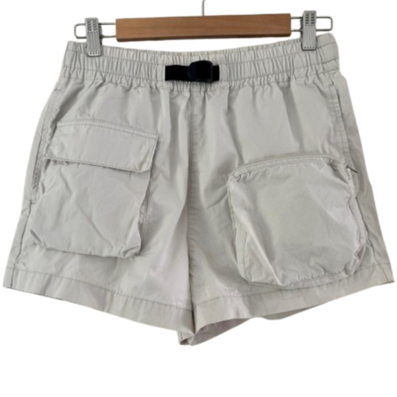 Aritzia Tna Cargo Shorts Zipper Pouch in Cream - Picture 1 of 10